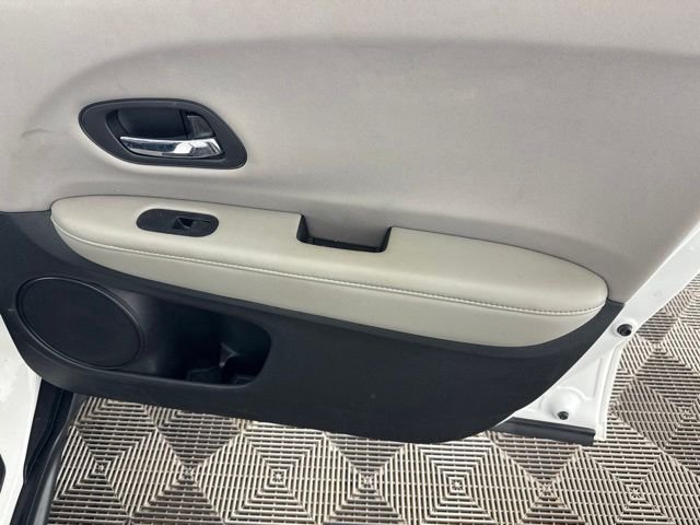 Used 2018 White Honda LX image 21