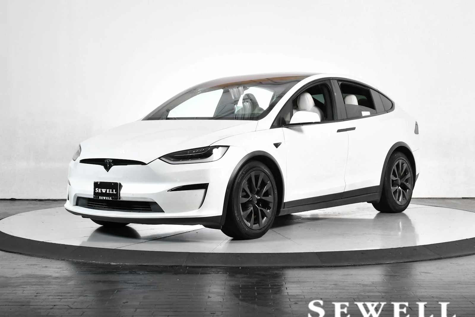 2023 Tesla Model X Long Range's photo