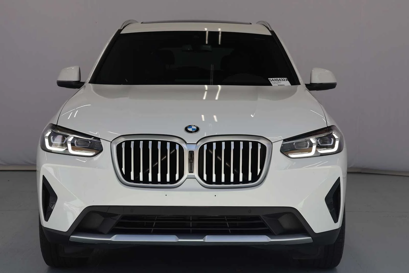 Used 2024 Alpine White BMW sDrive30i image 2