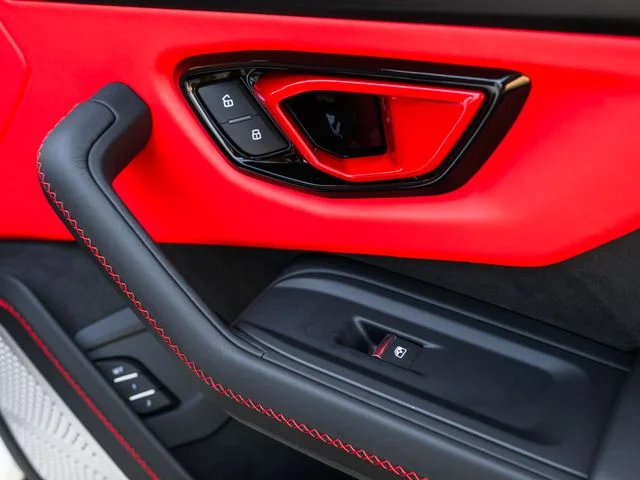 Used 2025  Lamborghini SE image 43