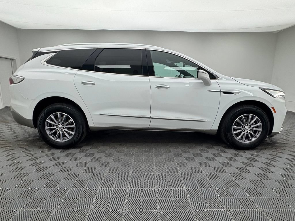 Used 2023 Summit White Buick Essence image 6