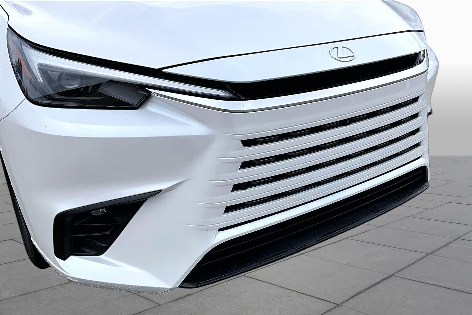 Certified Used 2025 Wind Chill Pearl Lexus Premium image 30
