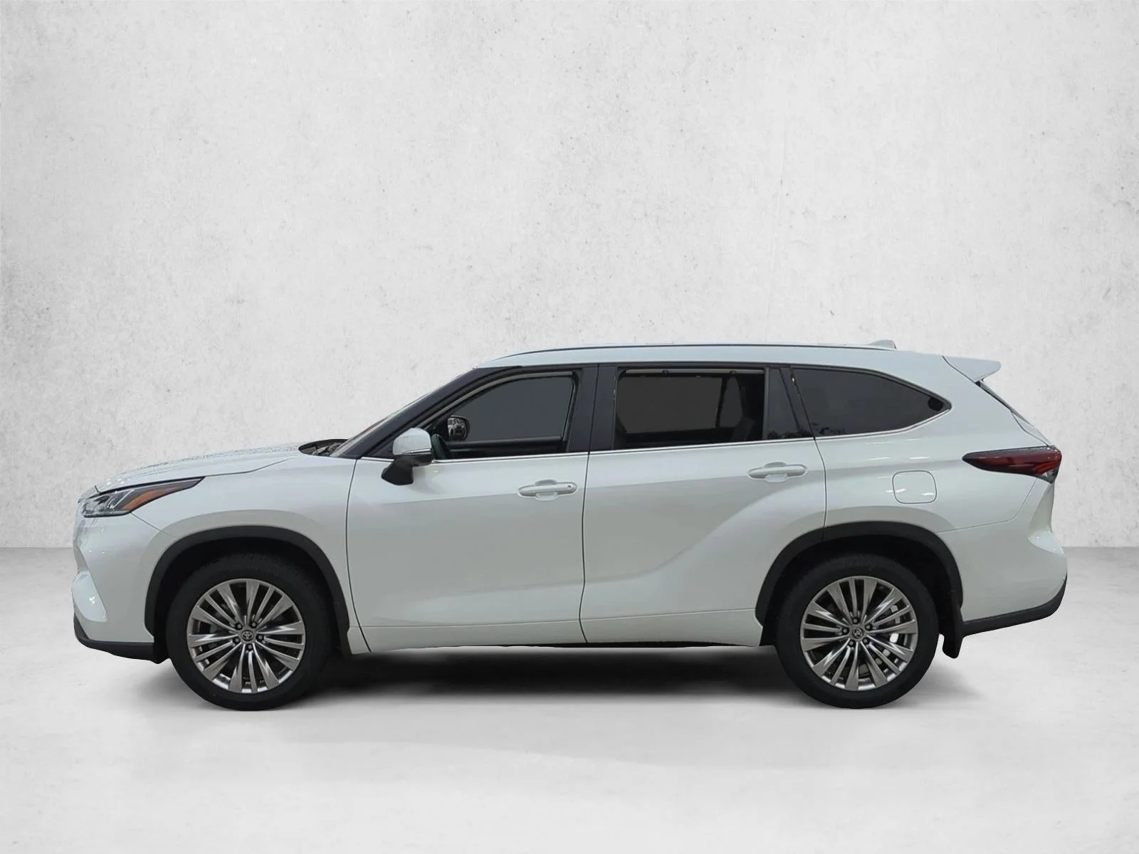 Used 2024 Wind Chill Pearl Toyota Platinum image 9