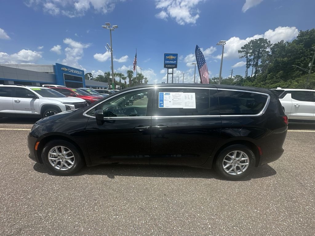 Used 2022 Black Chrysler LX image 13