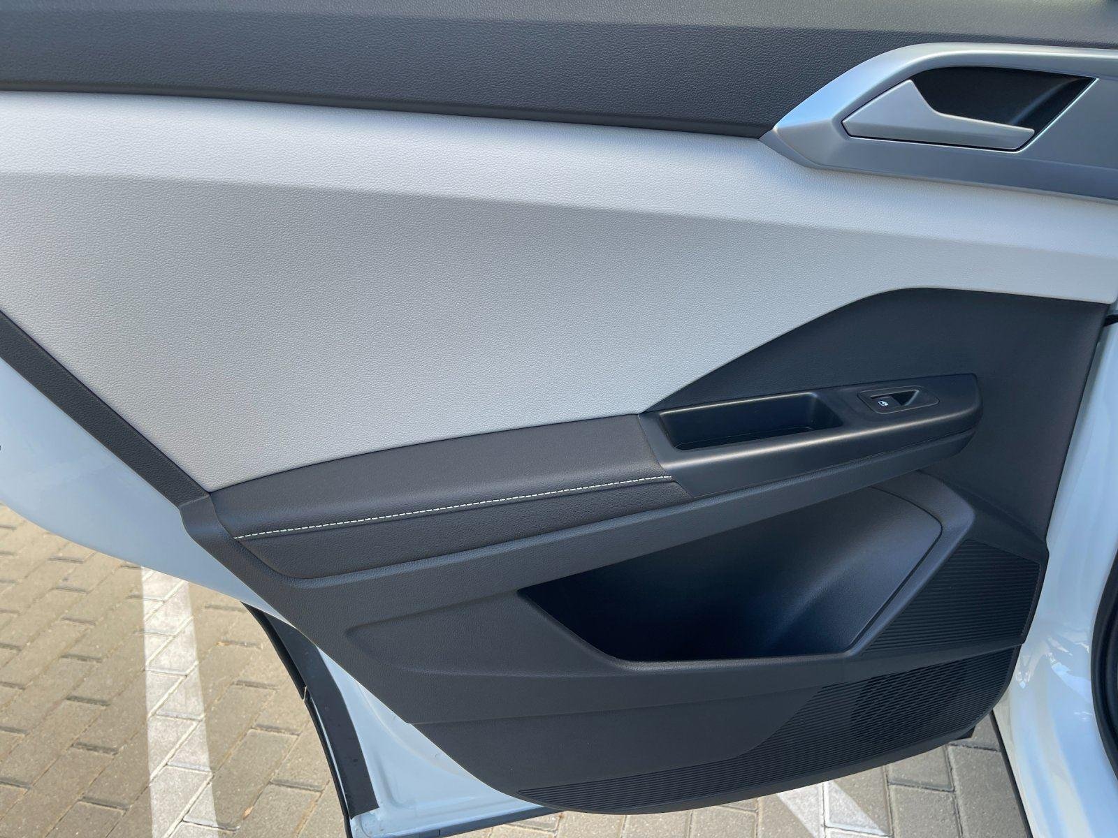 New 2026  Volkswagen SE image 31