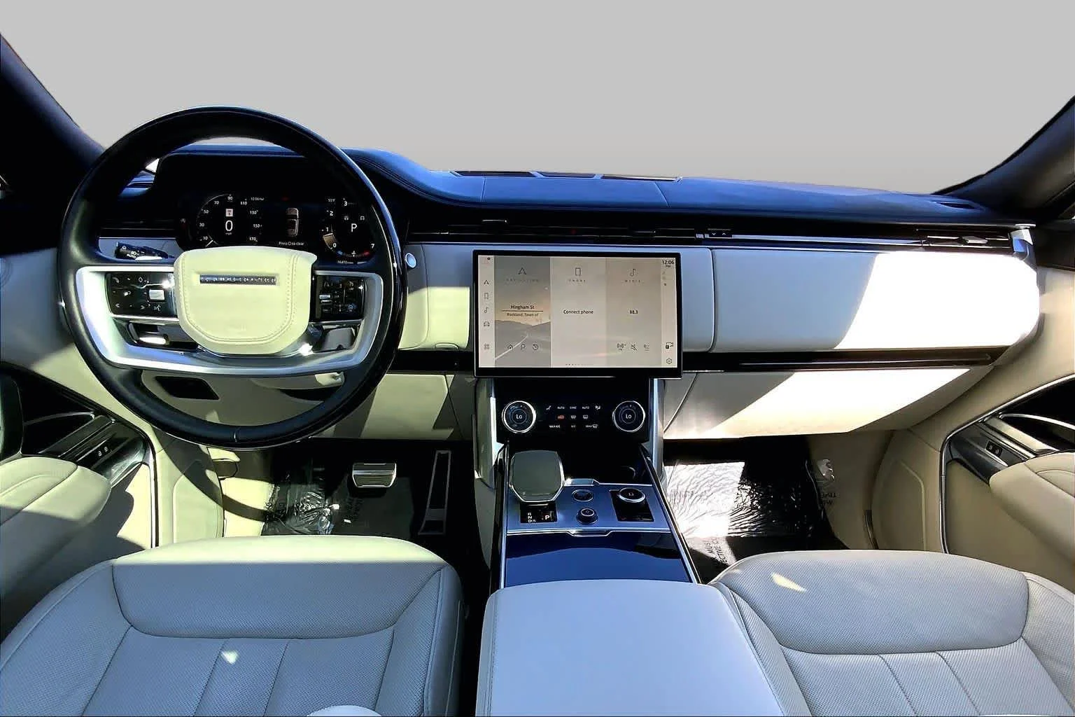 Used 2023 Portofino Blue Metallic Land Rover SE image 14