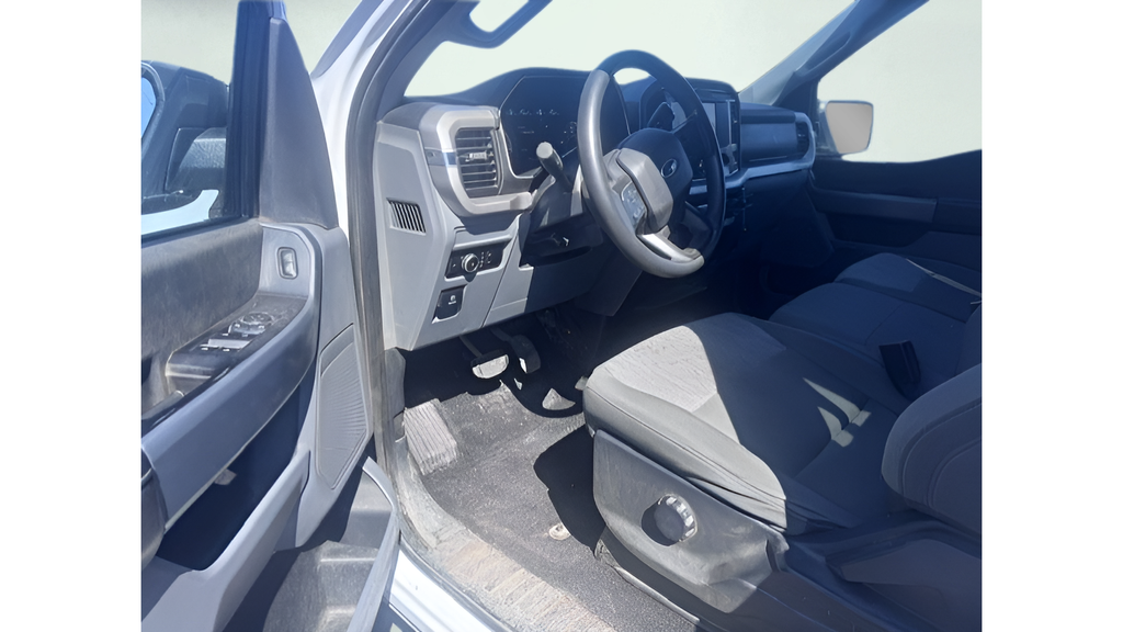 Used 2023 Oxford White Ford XLT image 17
