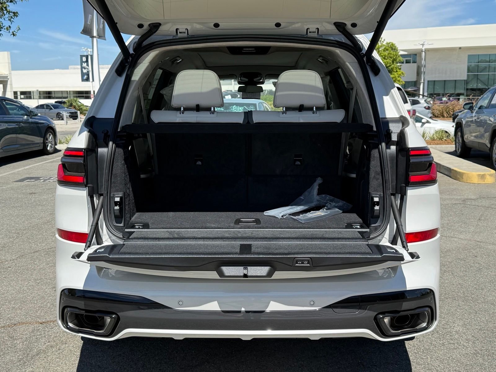 New 2027 Mineral White Metallic BMW xDrive40i image 16
