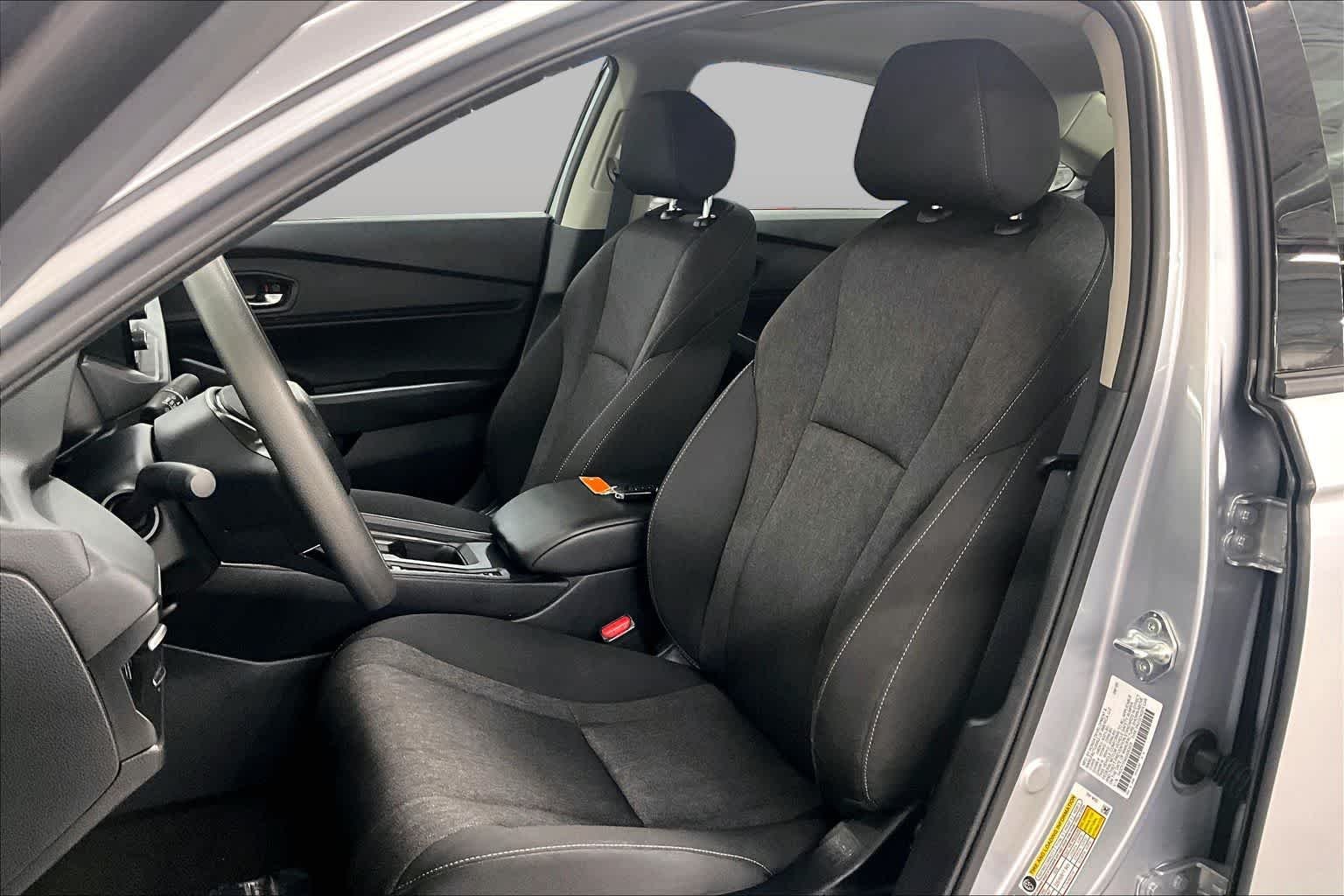 Used 2025 Solar Silver Metallic Honda SE image 8