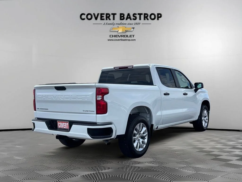 Used 2025 White Chevrolet Custom image 5