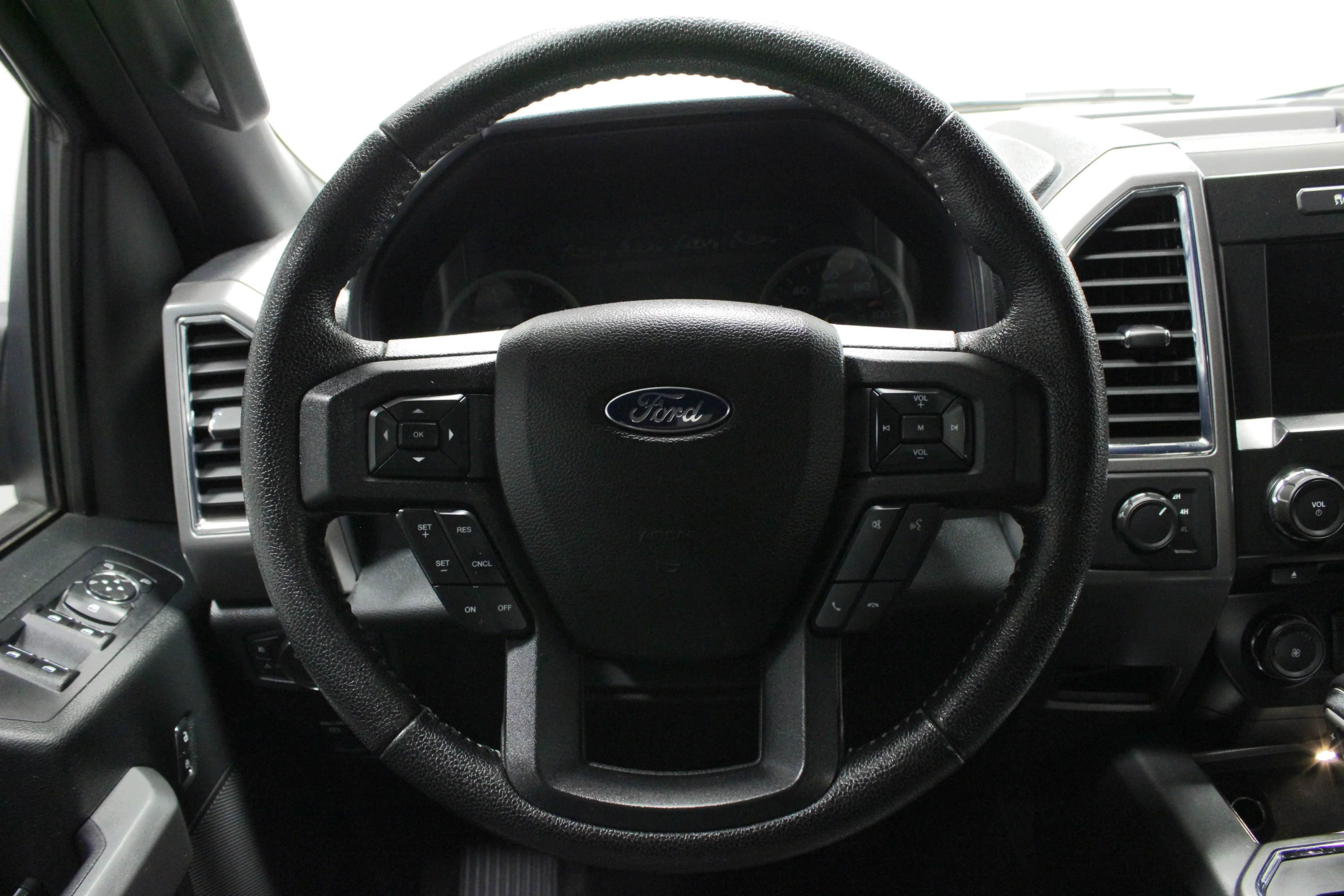 Used 2016 Shadow Black Ford XLT image 23