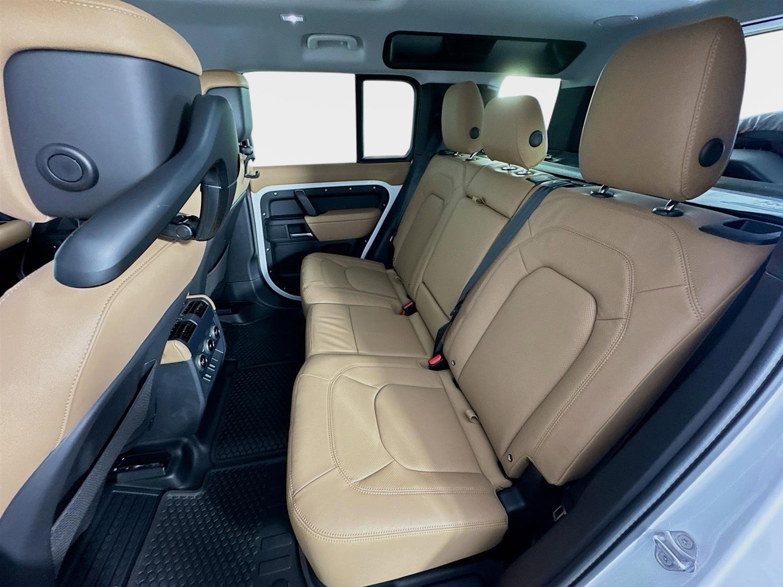 Used 2026 Fuji White Land Rover X-Dynamic SE image 24