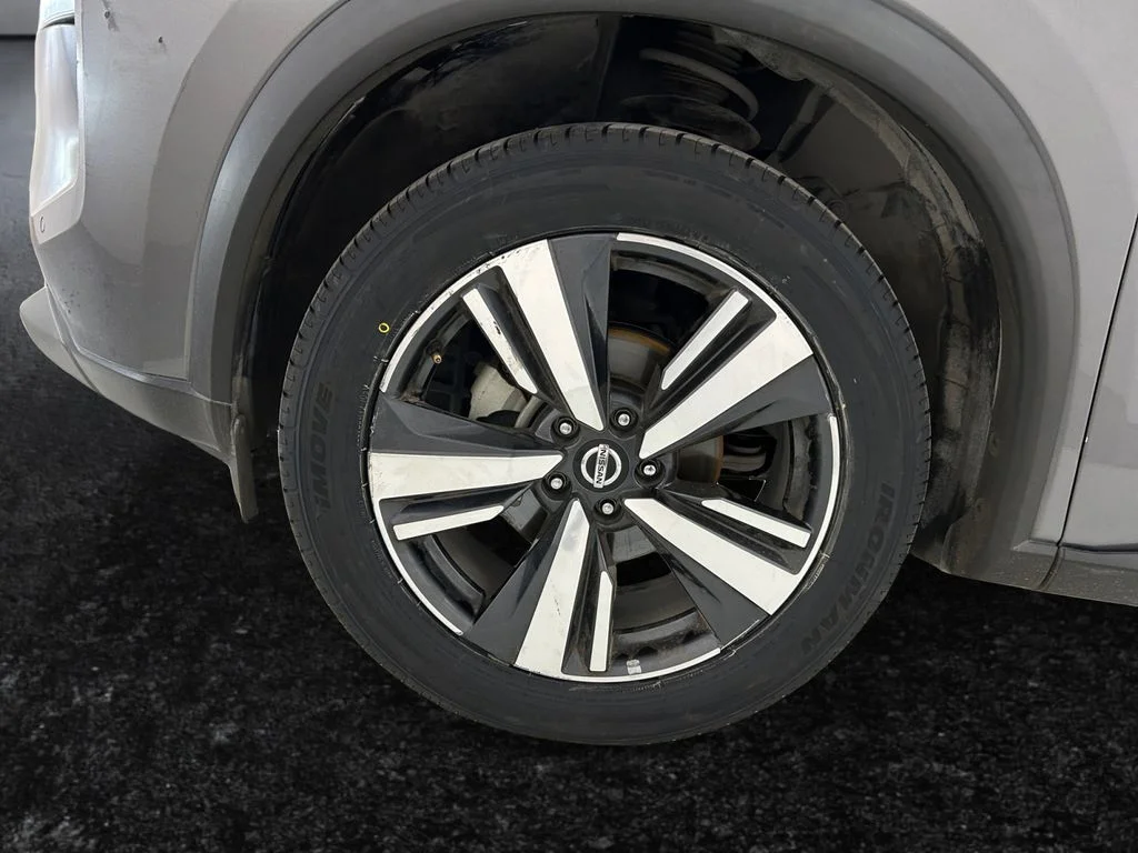 Used 2021 Gray Nissan SL image 27