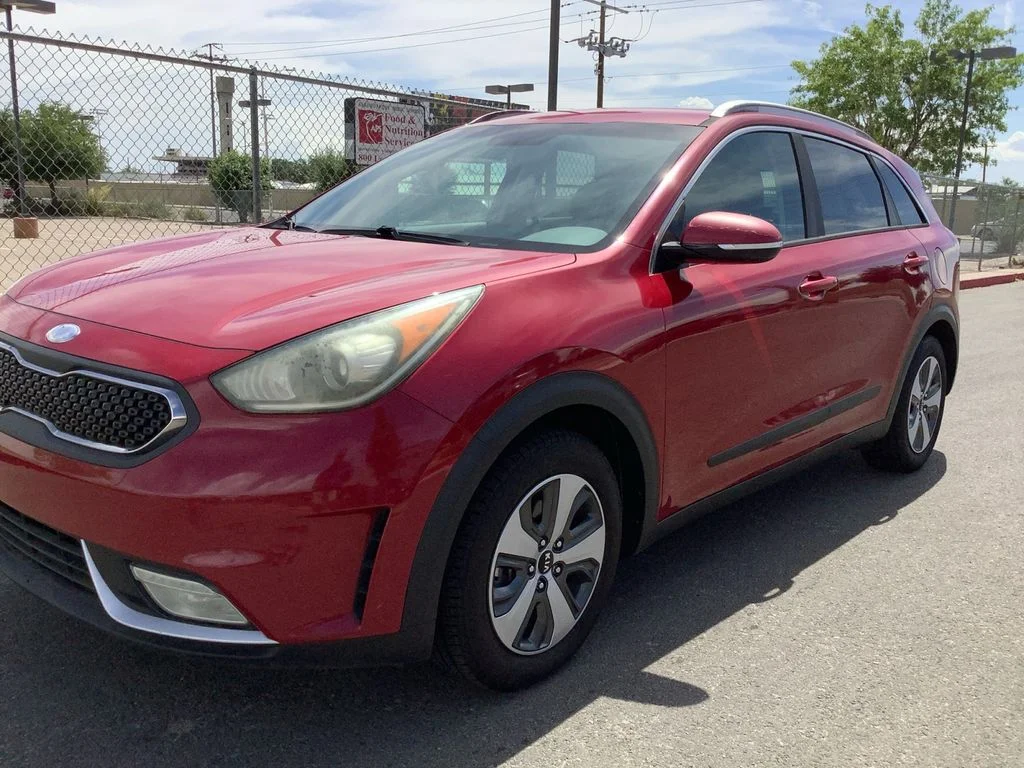Used 2018 Red Kia EX image 24