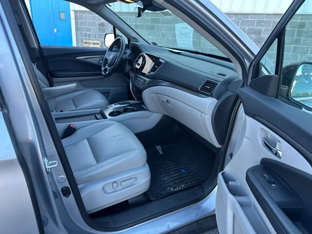 Used 2022 Lunar Silver Metallic Honda Special Edition image 16