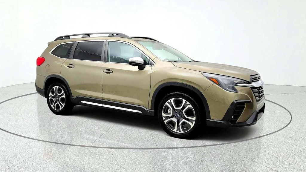 Used 2023 Autumn Green Metallic Subaru Limited 8-Seater w/ Moonroof & Nav System image 3
