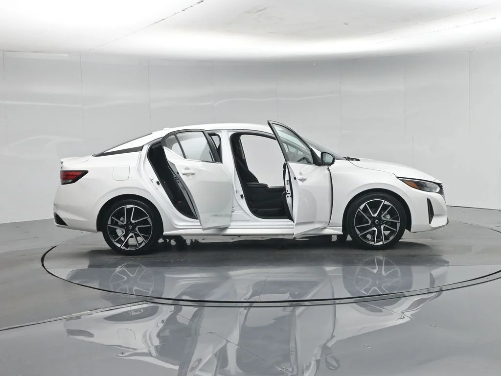 Used 2024 White Nissan SR image 5
