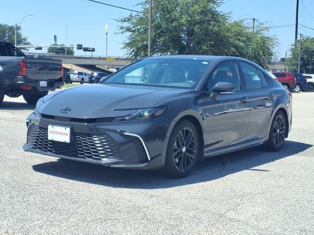 Used 2025  Toyota SE image 3
