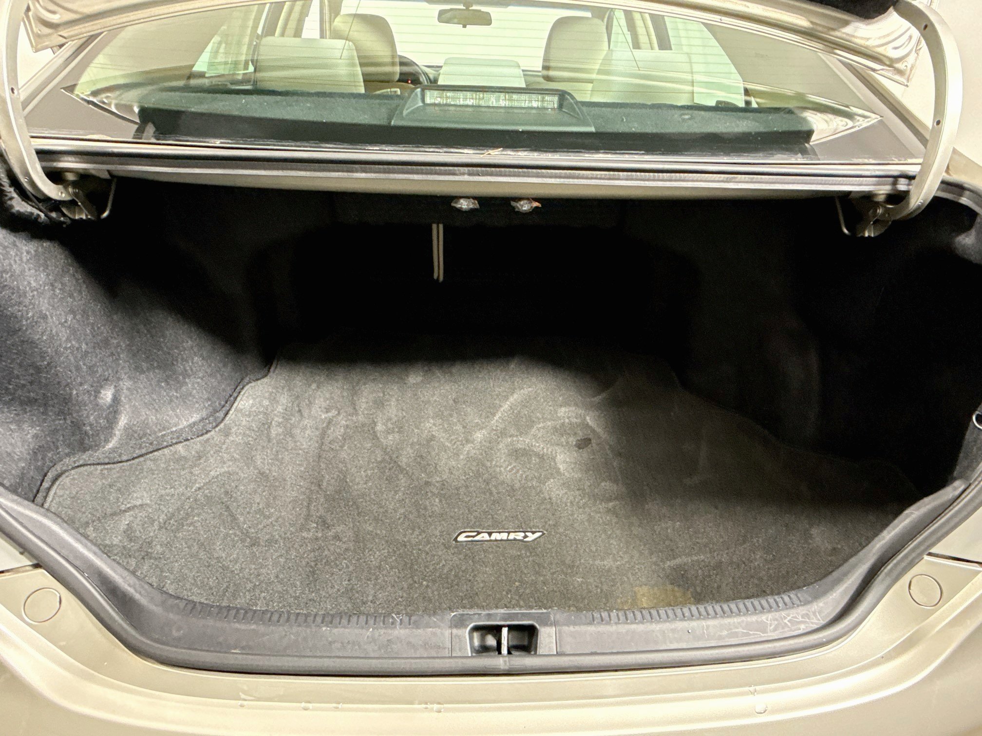 Used 2014 Creme Brulee Mica Toyota LE image 23