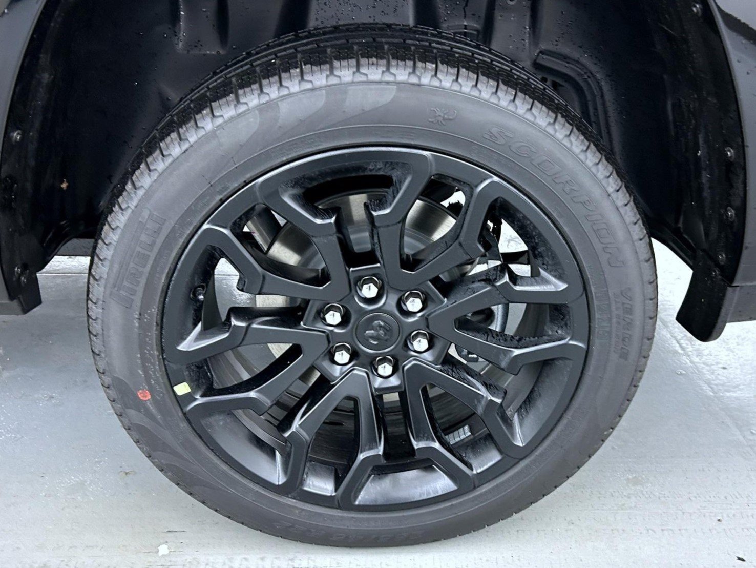 New 2027 Diamond Black Crystal Pearl-Coat Exterior Paint RAM Limited image 25