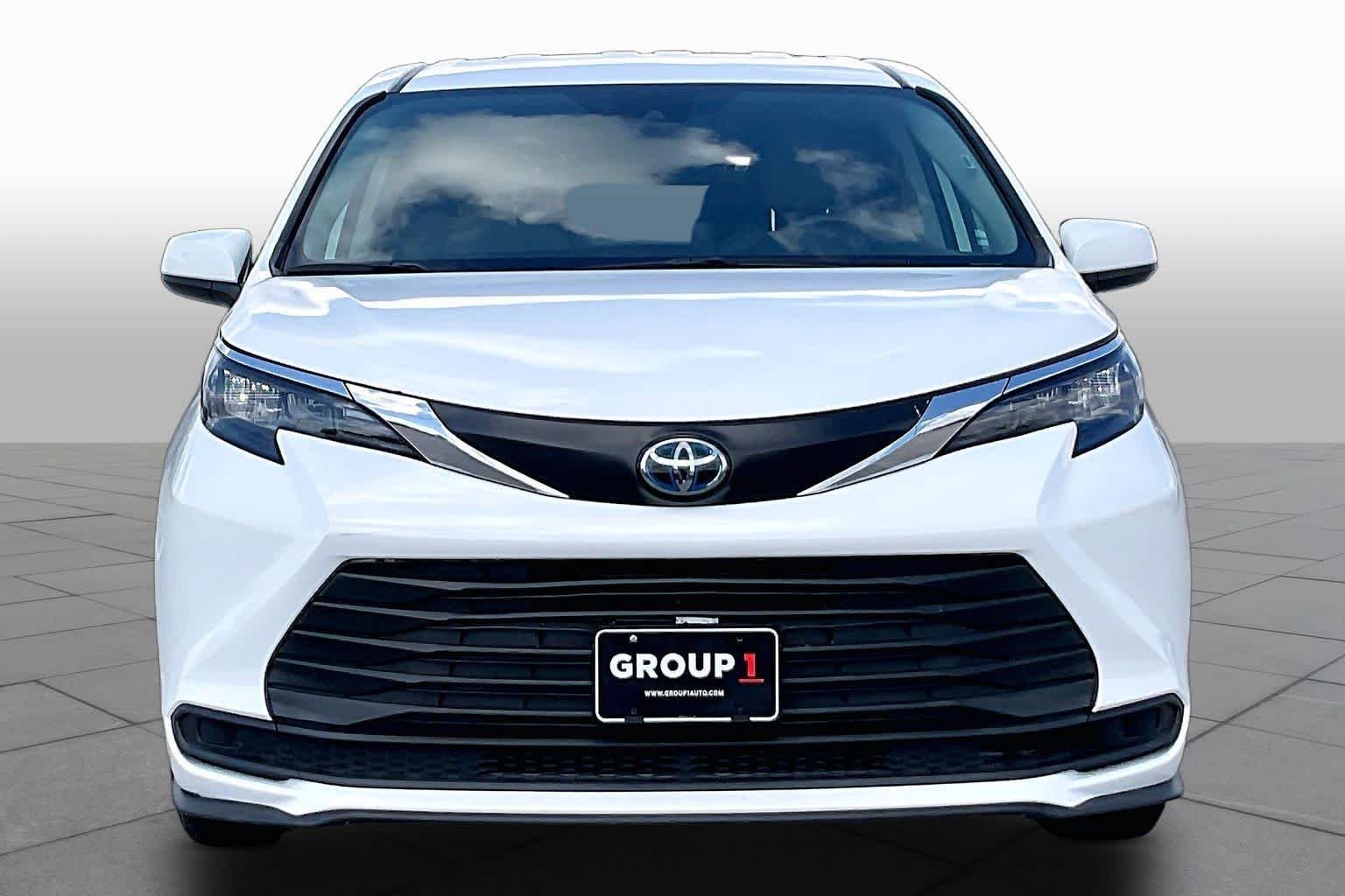 Used 2024 Ice Cap Toyota LE image 4