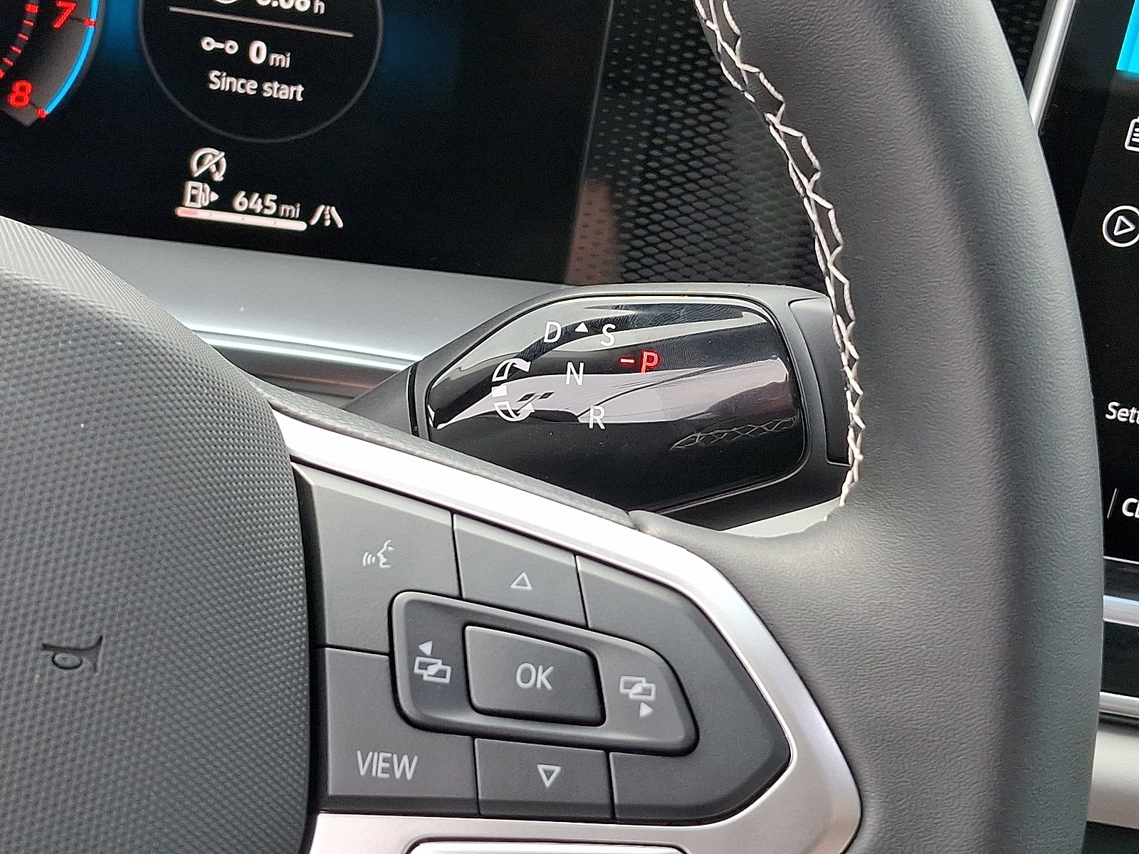 2025 Volkswagen Tiguan SE photo 4