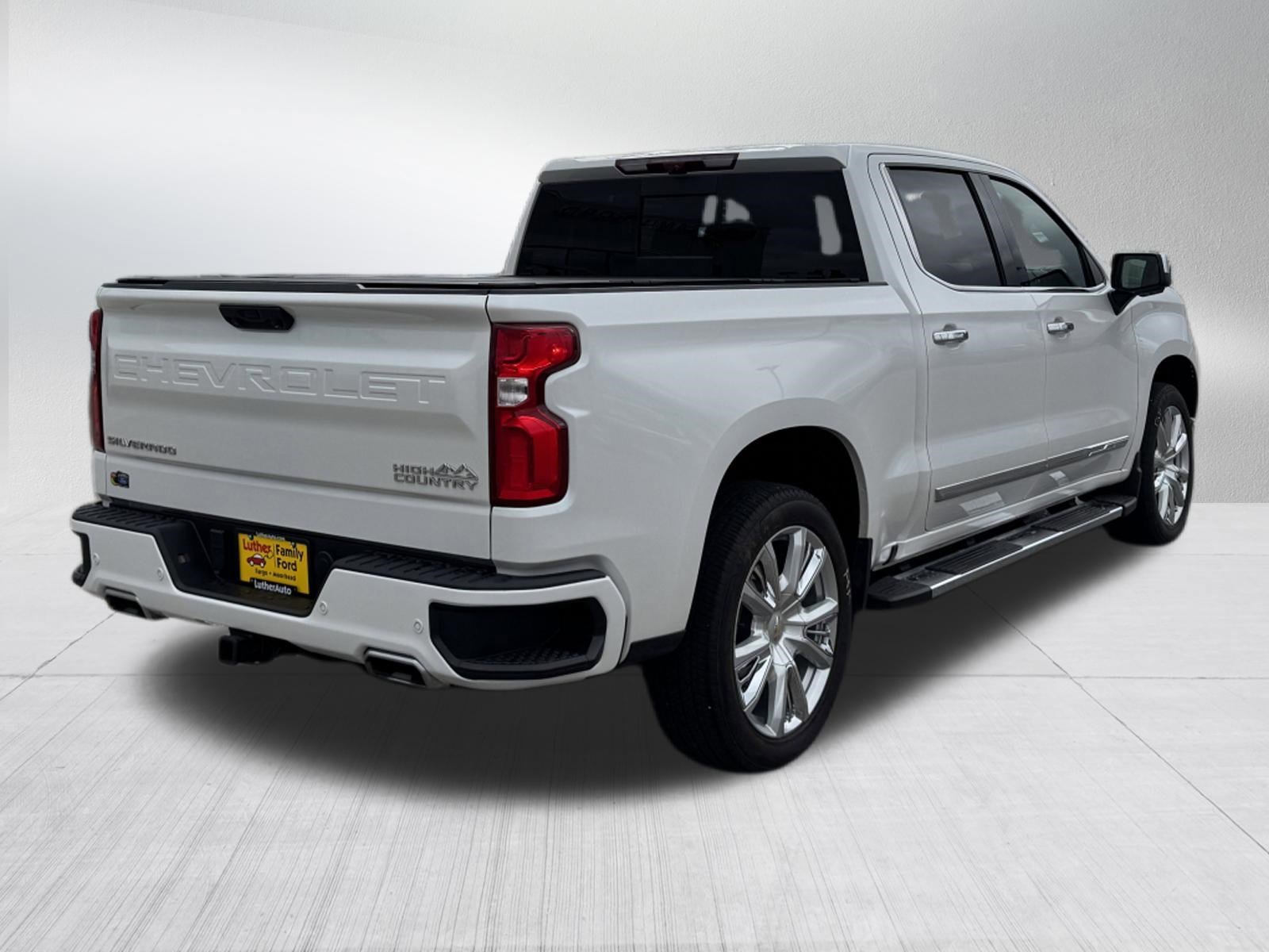 Used 2024 Iridescent Pearl Tricoat Chevrolet High Country image 7