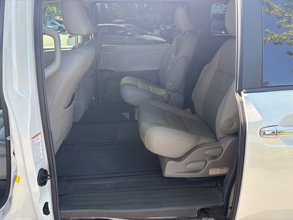 Used 2017  Toyota XLE image 14
