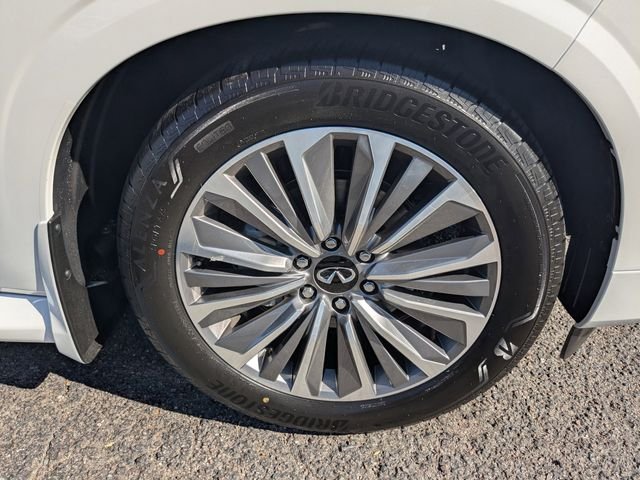 New 2026 RADIANT WHITE INFINITI Luxe 4WD image 10