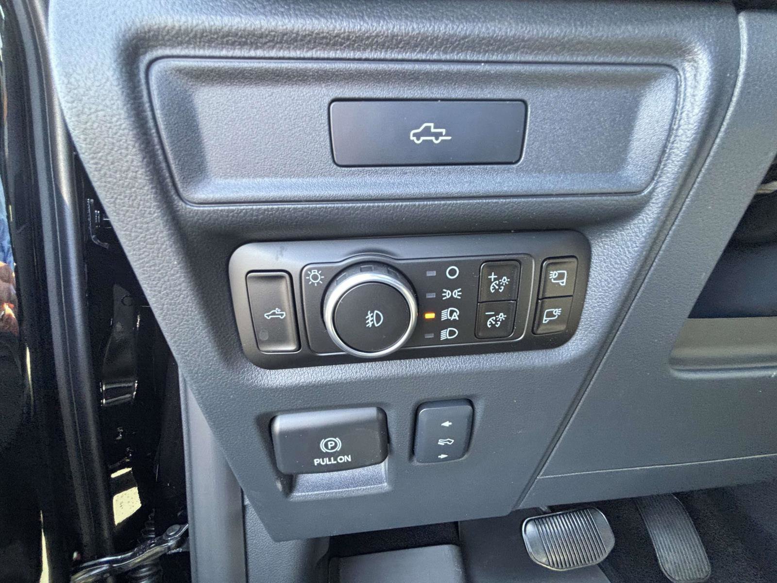 New 2026 Agate Black Metallic Ford Tremor® image 38