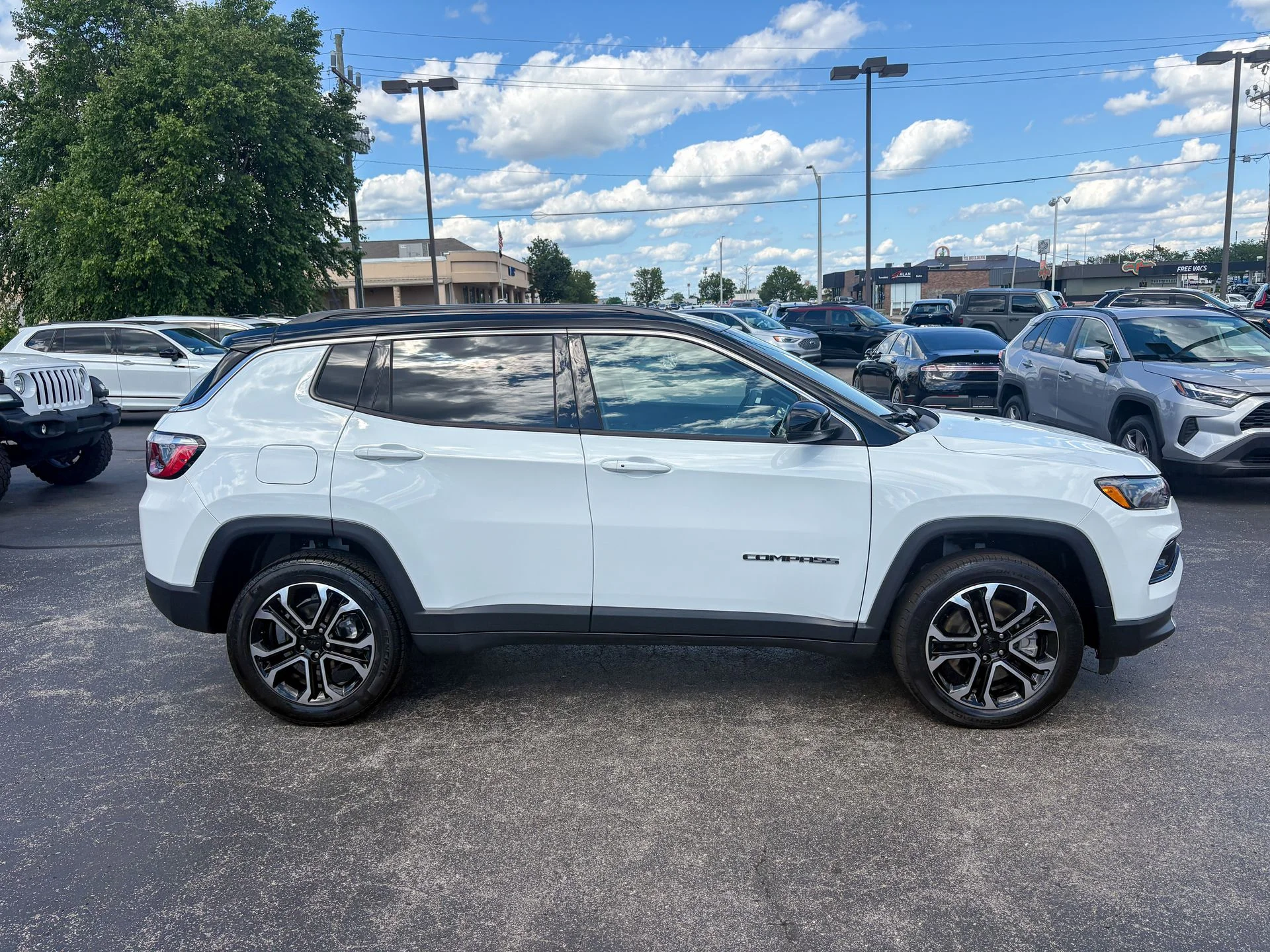 Used 2023 White Jeep Limited image 19