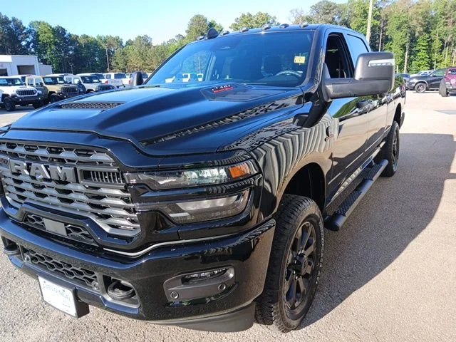 New 2026 Diamond Black Crystal Pearl-Coat Exterior Paint RAM Tradesman image 13