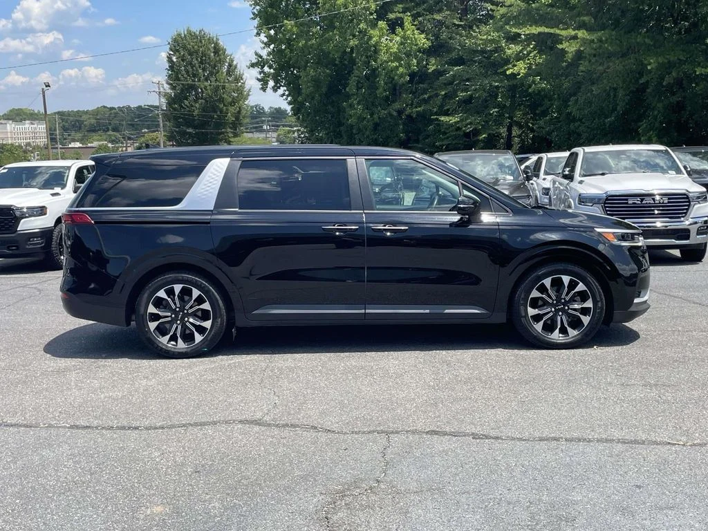 Used 2024 Black Kia EX image 9