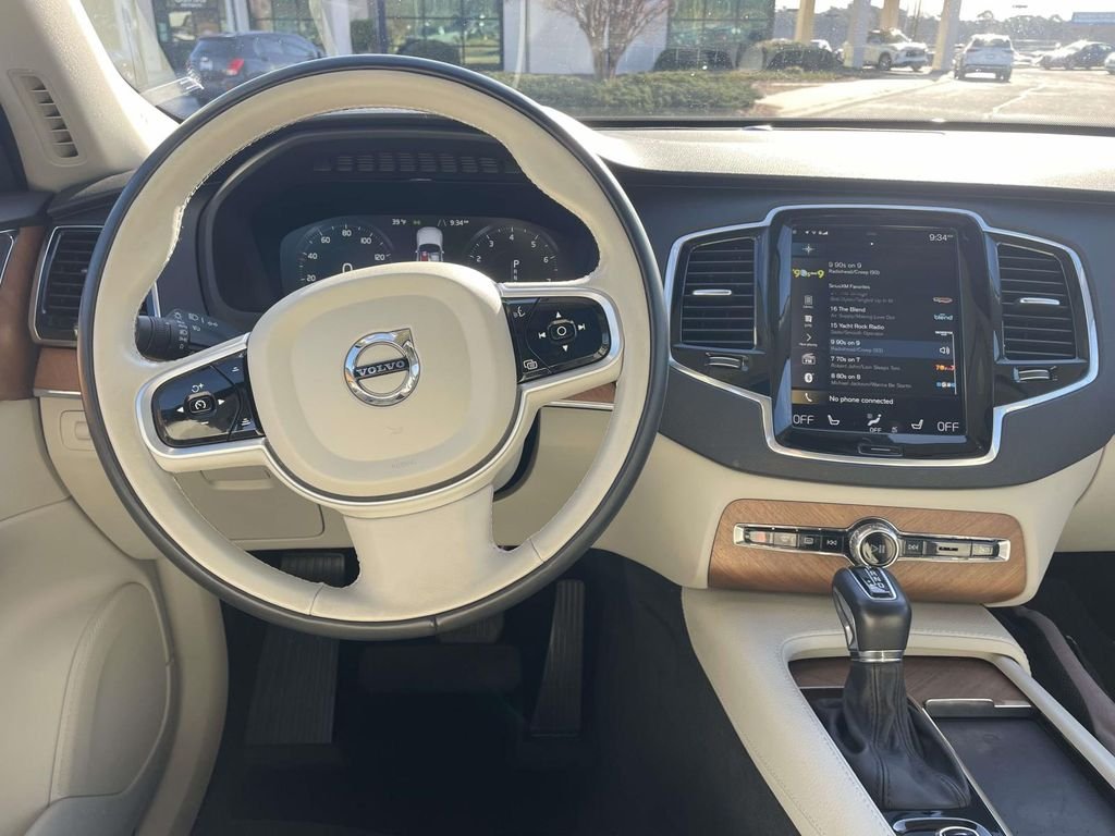 Used 2022 Black Volvo T6 Momentum image 13