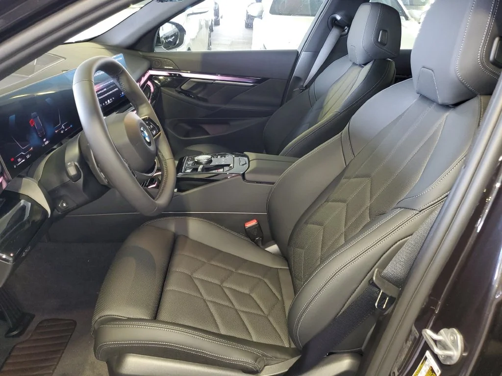 Used 2027 Dark Graphite Metallic BMW 530i image 16