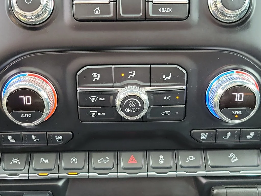 Used 2021 White GMC AT4 image 31