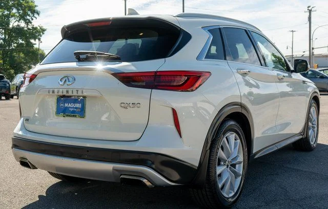 Used 2019 White INFINITI ESSENTIAL image 6
