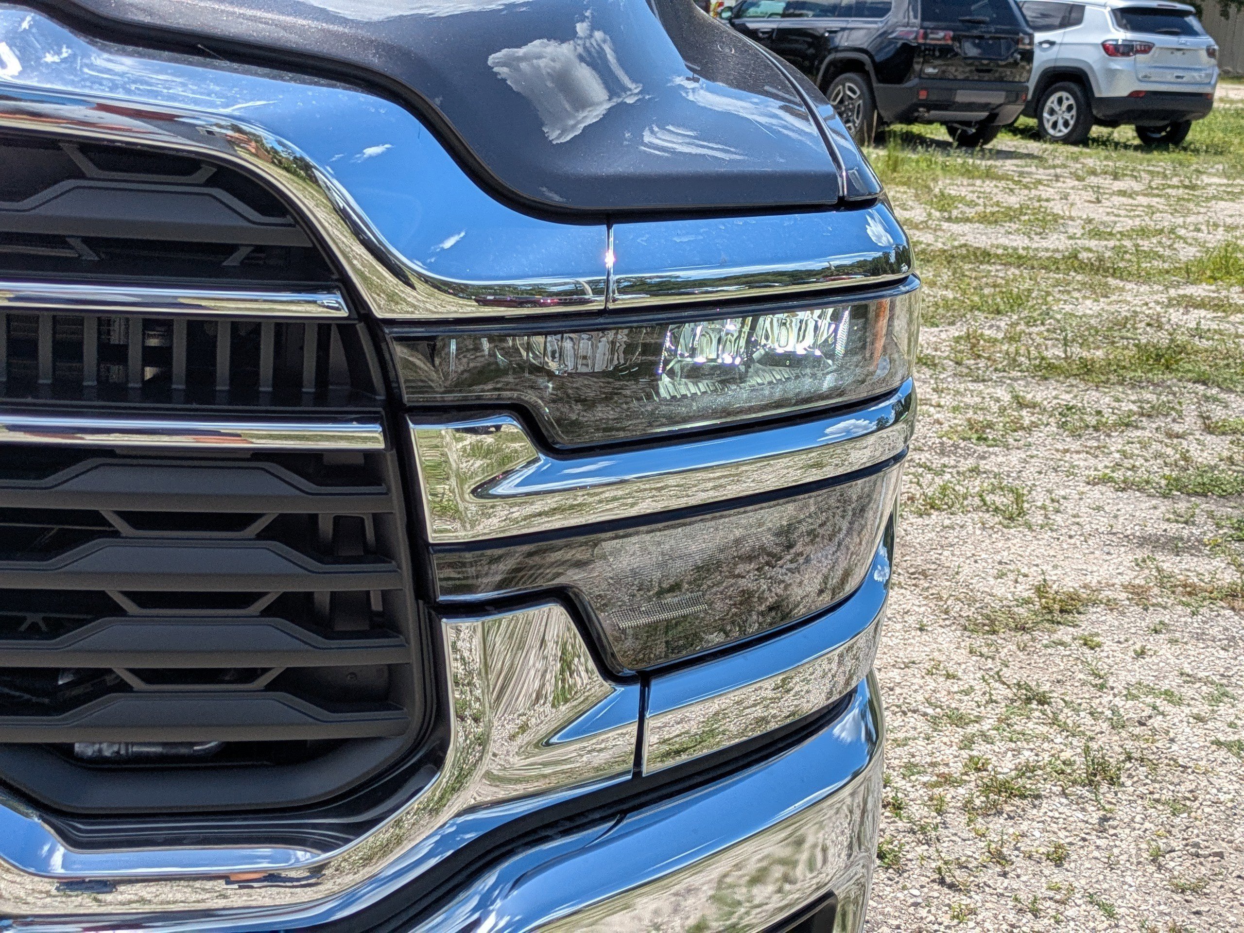 New 2026 Granite Crystal Metallic Clear-Coat Exterior Paint RAM Tradesman image 9