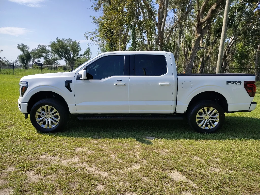 Used 2025 Star White Ford Lariat Crew Cab 4x4 image 2