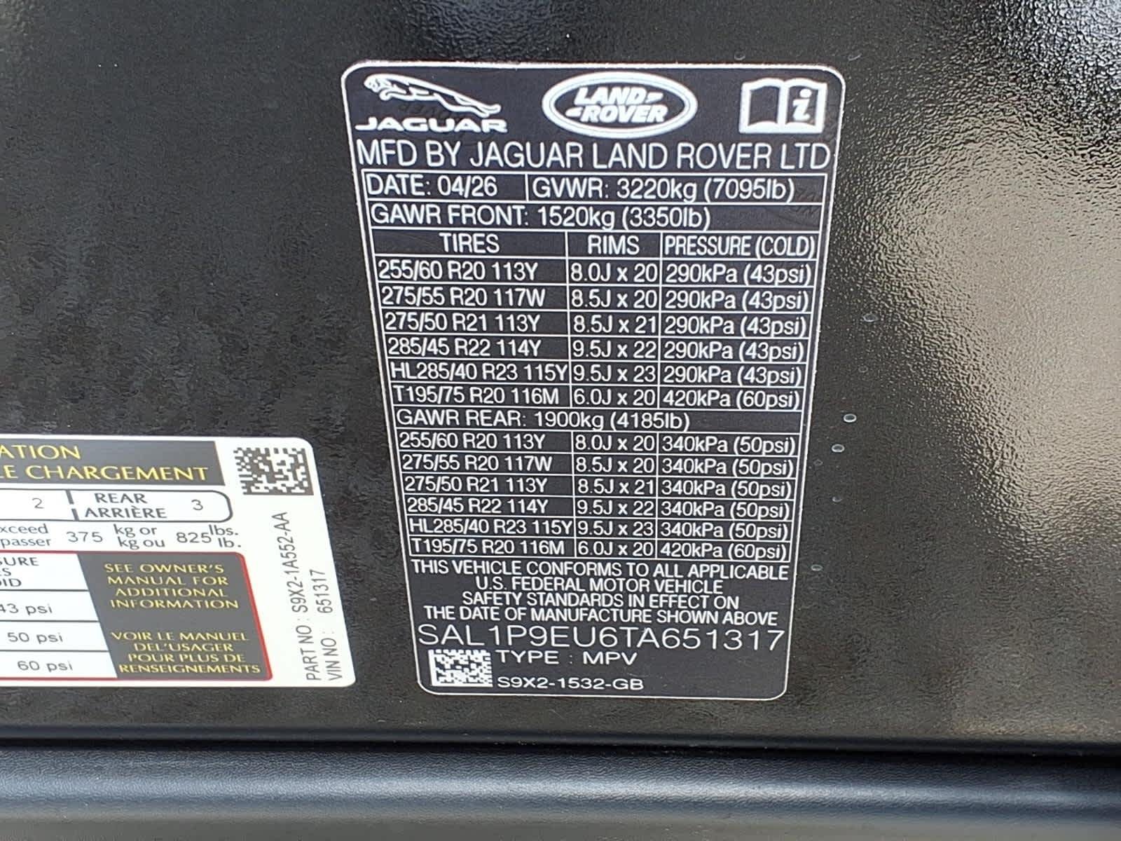New 2026 Santorini Black Land Rover SE image 25
