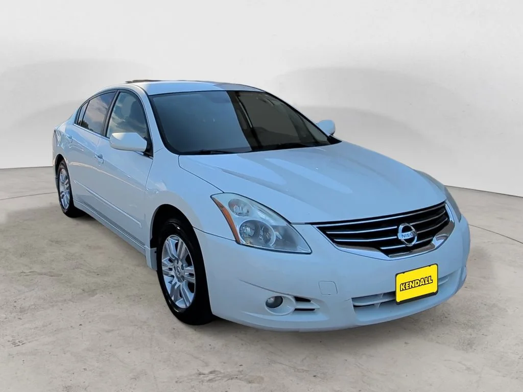 Used 2012 White Nissan 2.5 S image 7