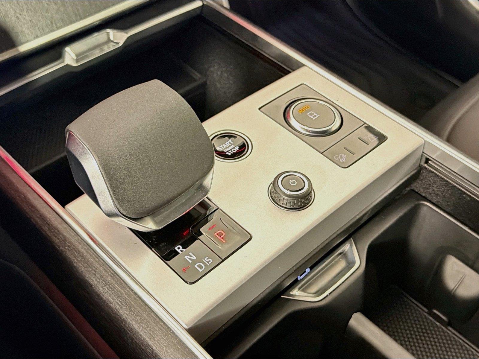 New 2027 Carpathian Grey Land Rover SE image 17