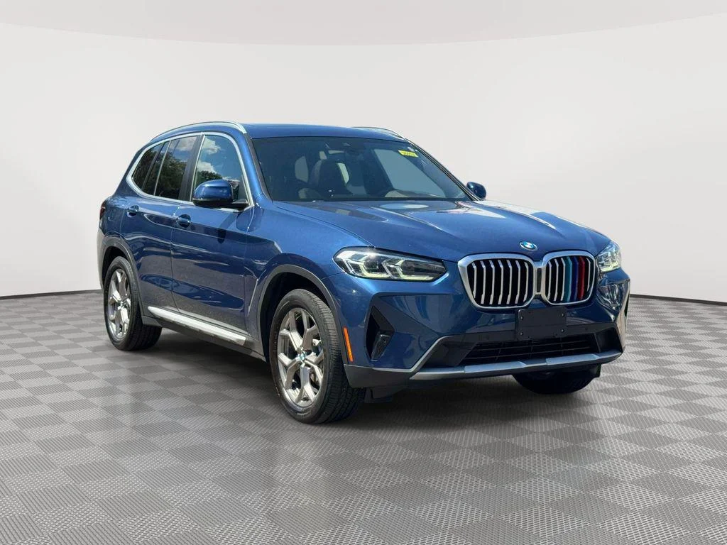 Used 2022 Phytonic Blue Metallic BMW xDrive30i image 3