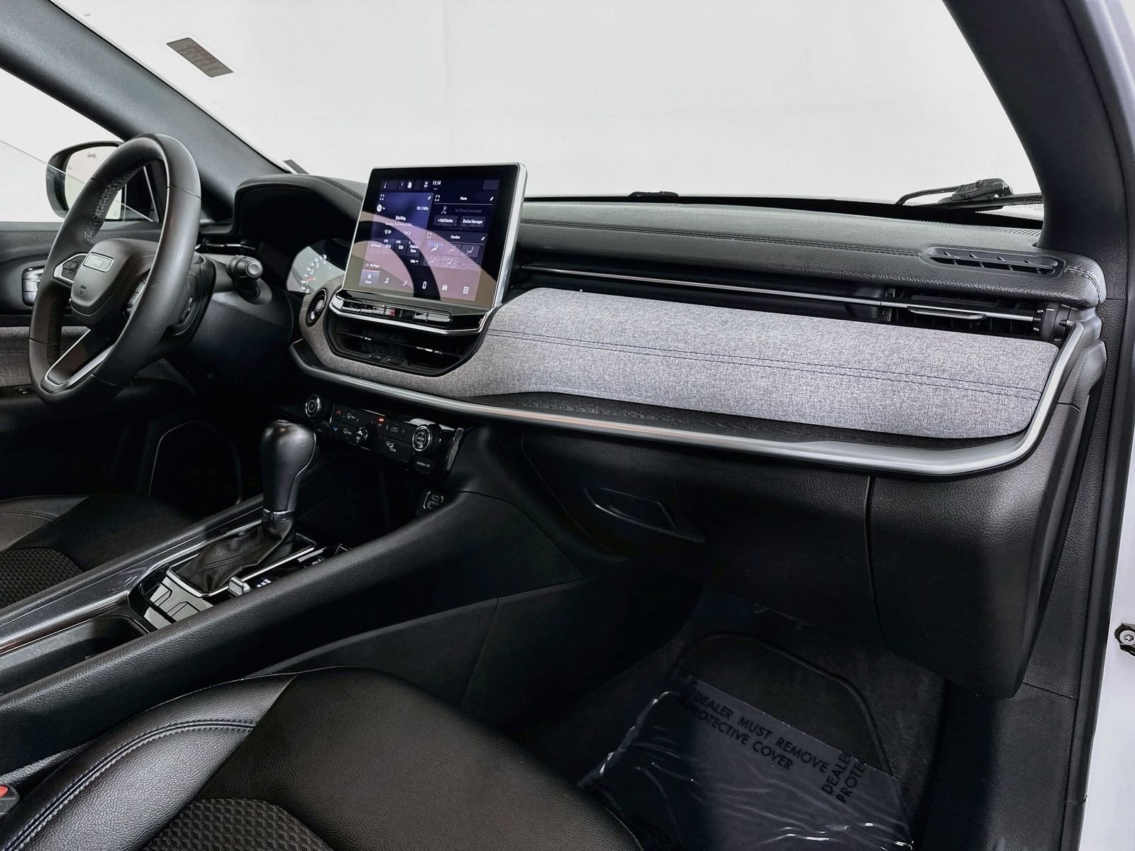 Used 2024 Bright White Clearcoat Jeep Latitude image 27