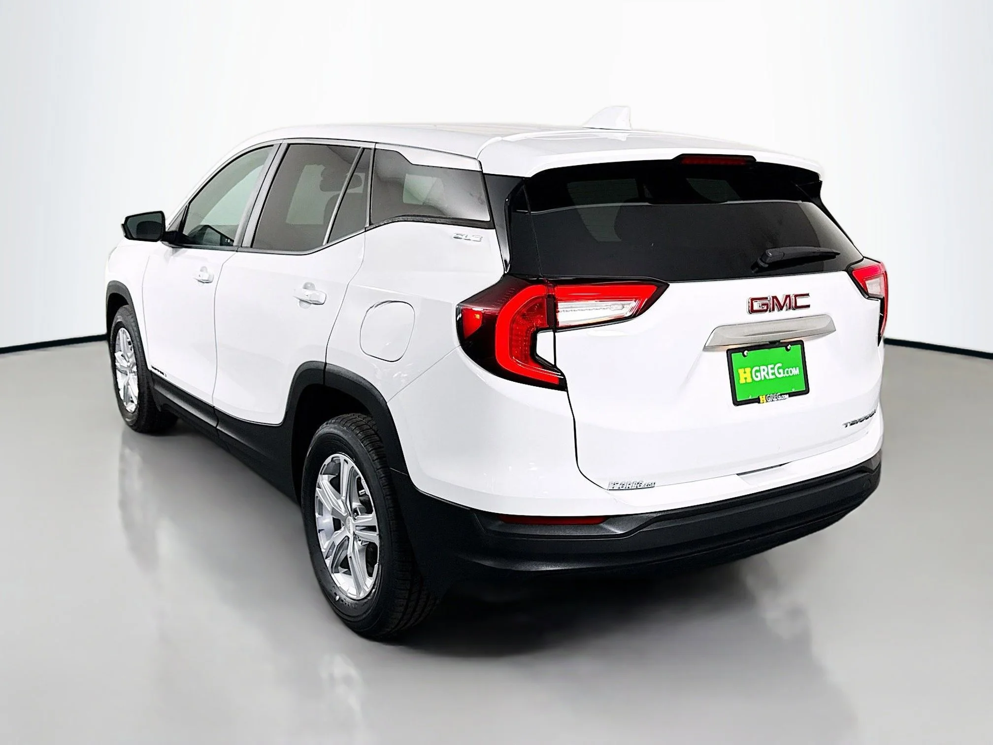 Used 2022 Summit White GMC SLE image 5