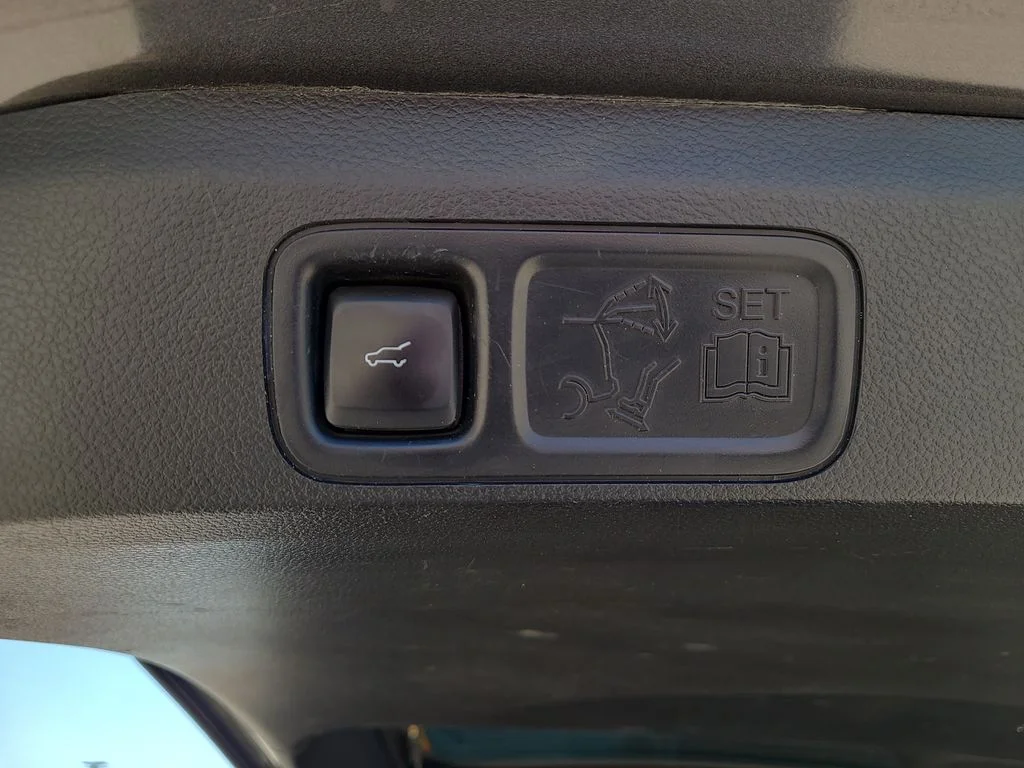 Used 2018 Gray Ford Limited image 16