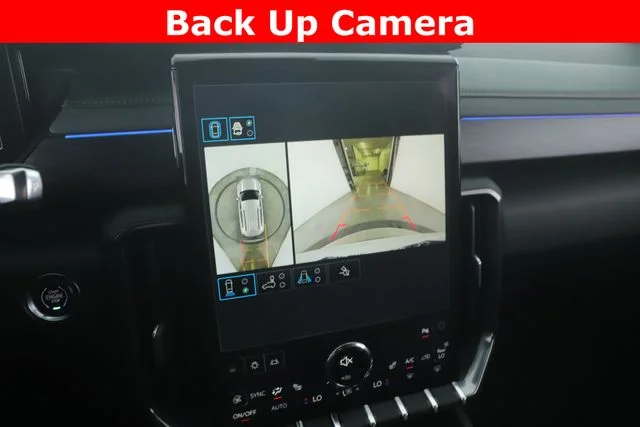 Used 2025 White GMC AT4 image 23