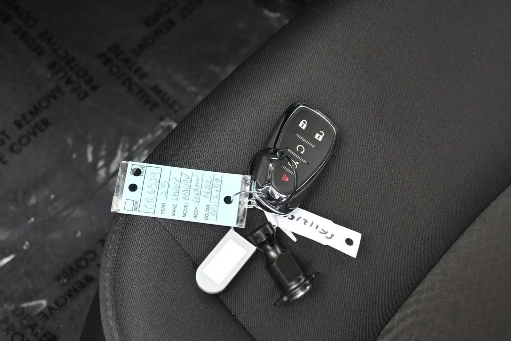 Used 2025 Lakeshore Blue Metallic Chevrolet LT image 18