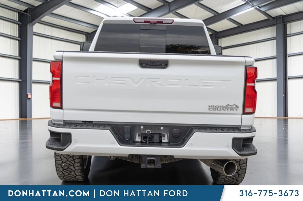 Used 2025 White Chevrolet High Country image 25