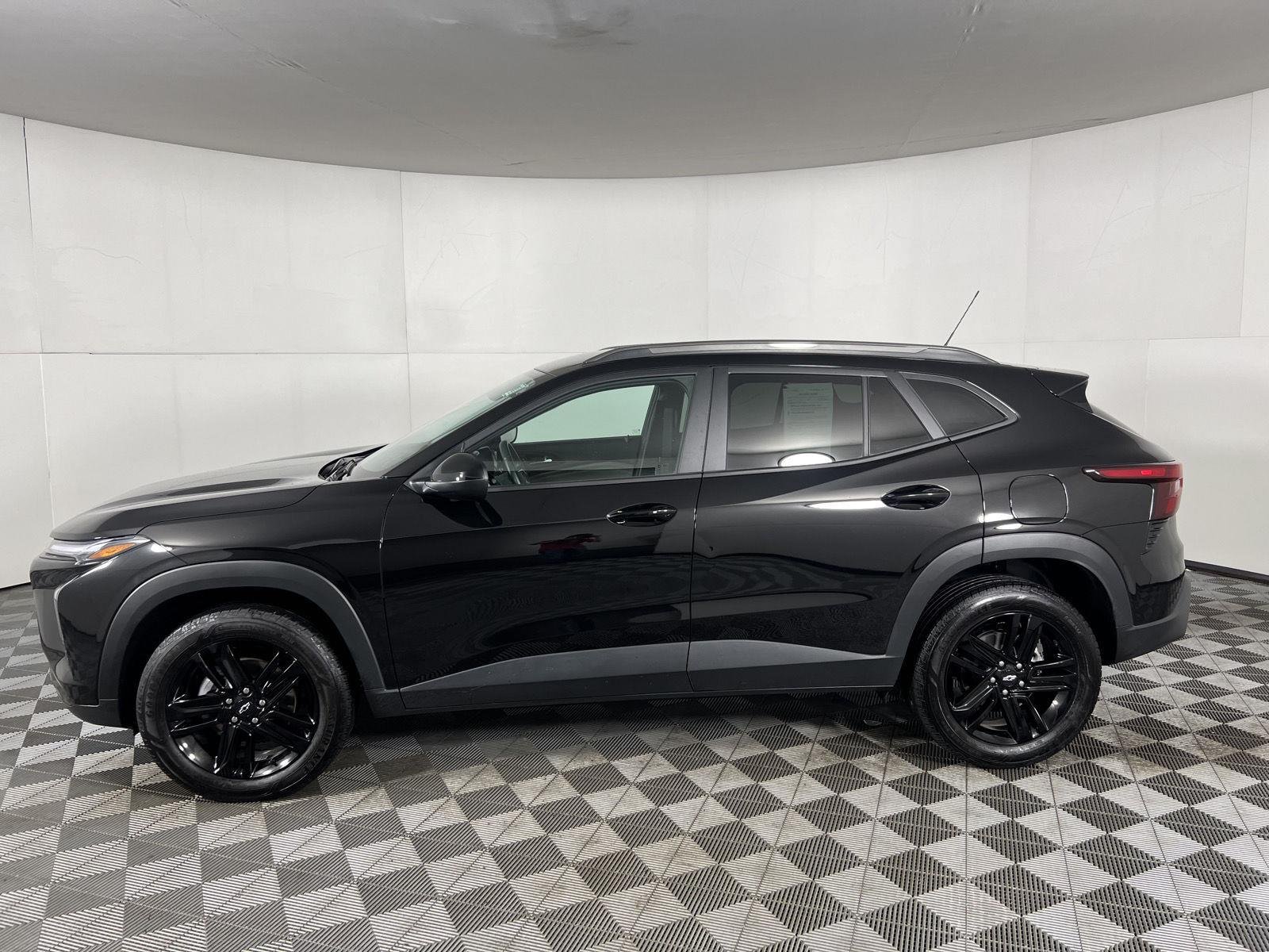 Used 2025 Mosaic Black Metallic Chevrolet ACTIV image 5